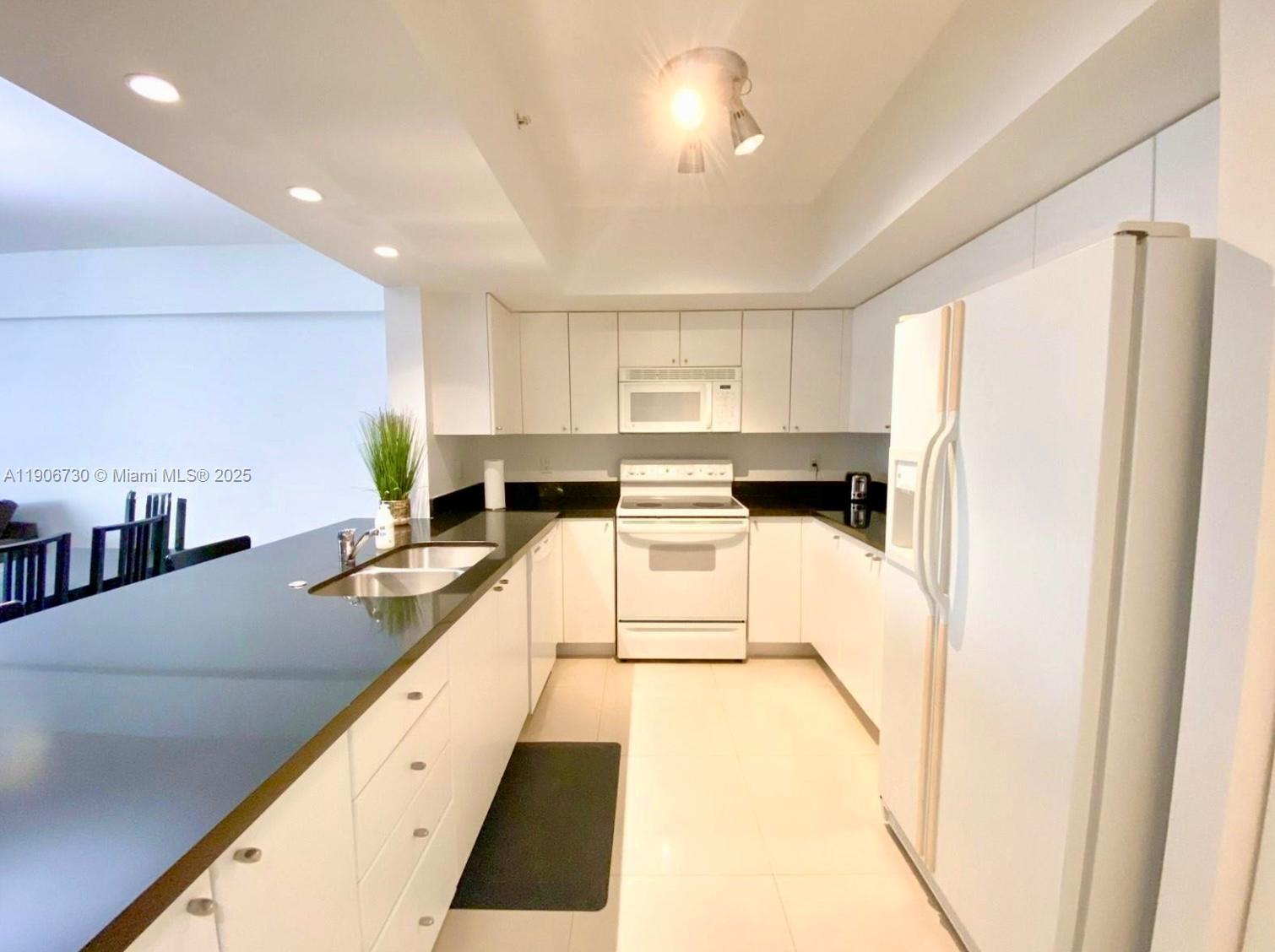 OCEAN POINT BEACH CLUB CO - Residential Lease