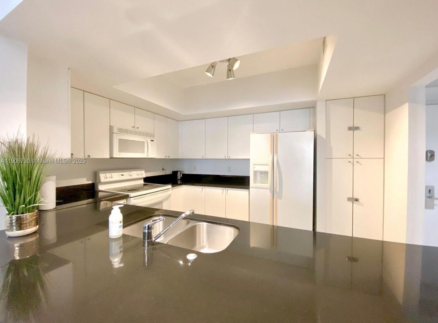 OCEAN POINT BEACH CLUB CO - Residential Lease