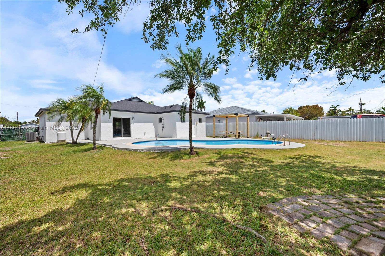 GRANADA HEIGHTS - Residential