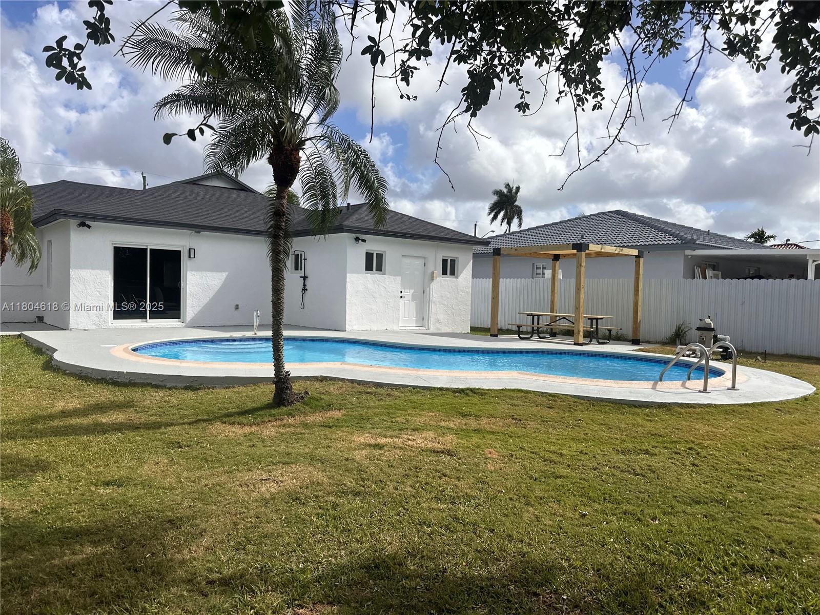 GRANADA HEIGHTS - Residential
