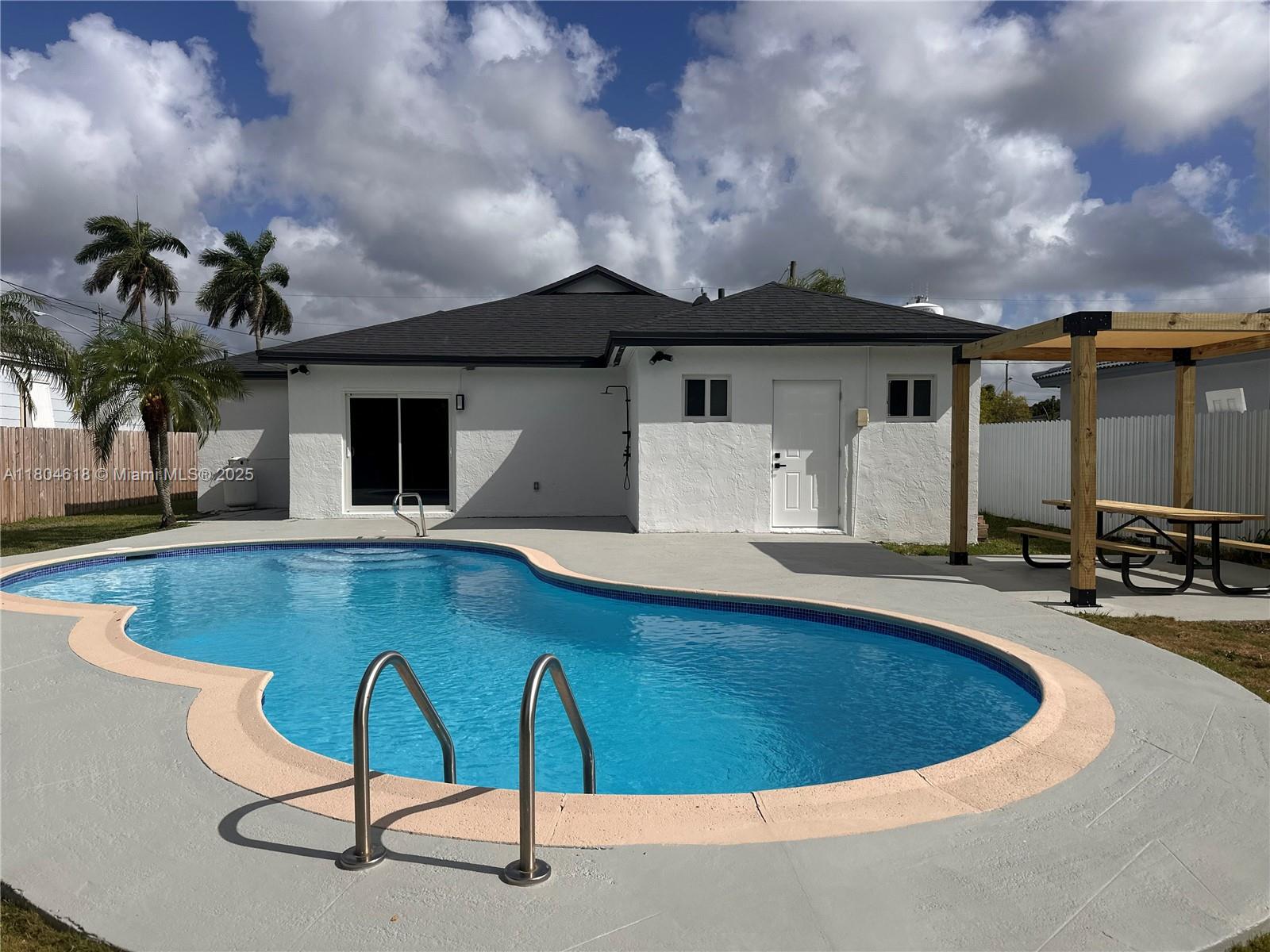 GRANADA HEIGHTS - Residential