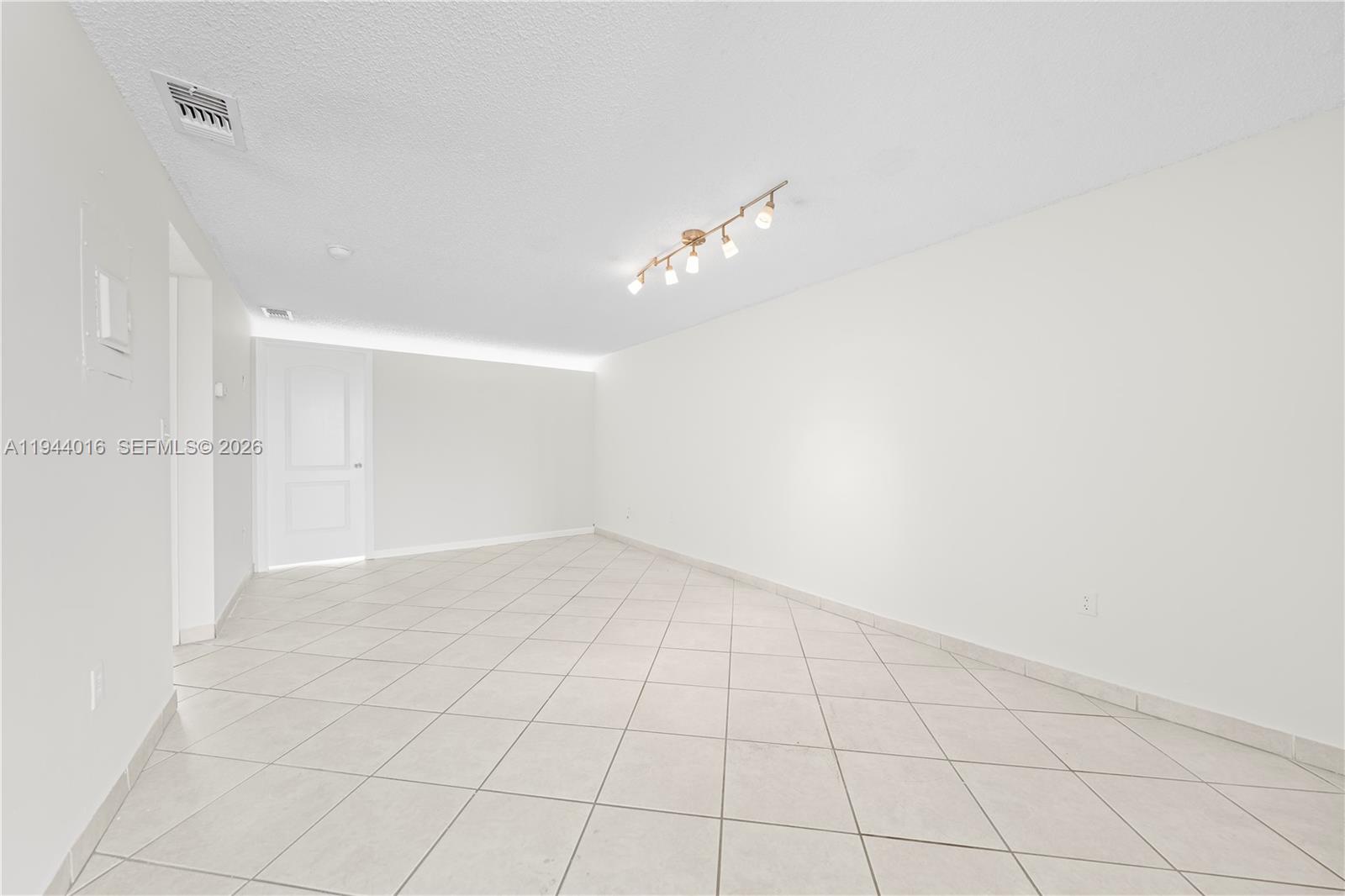 1975 Normandy Dr 206