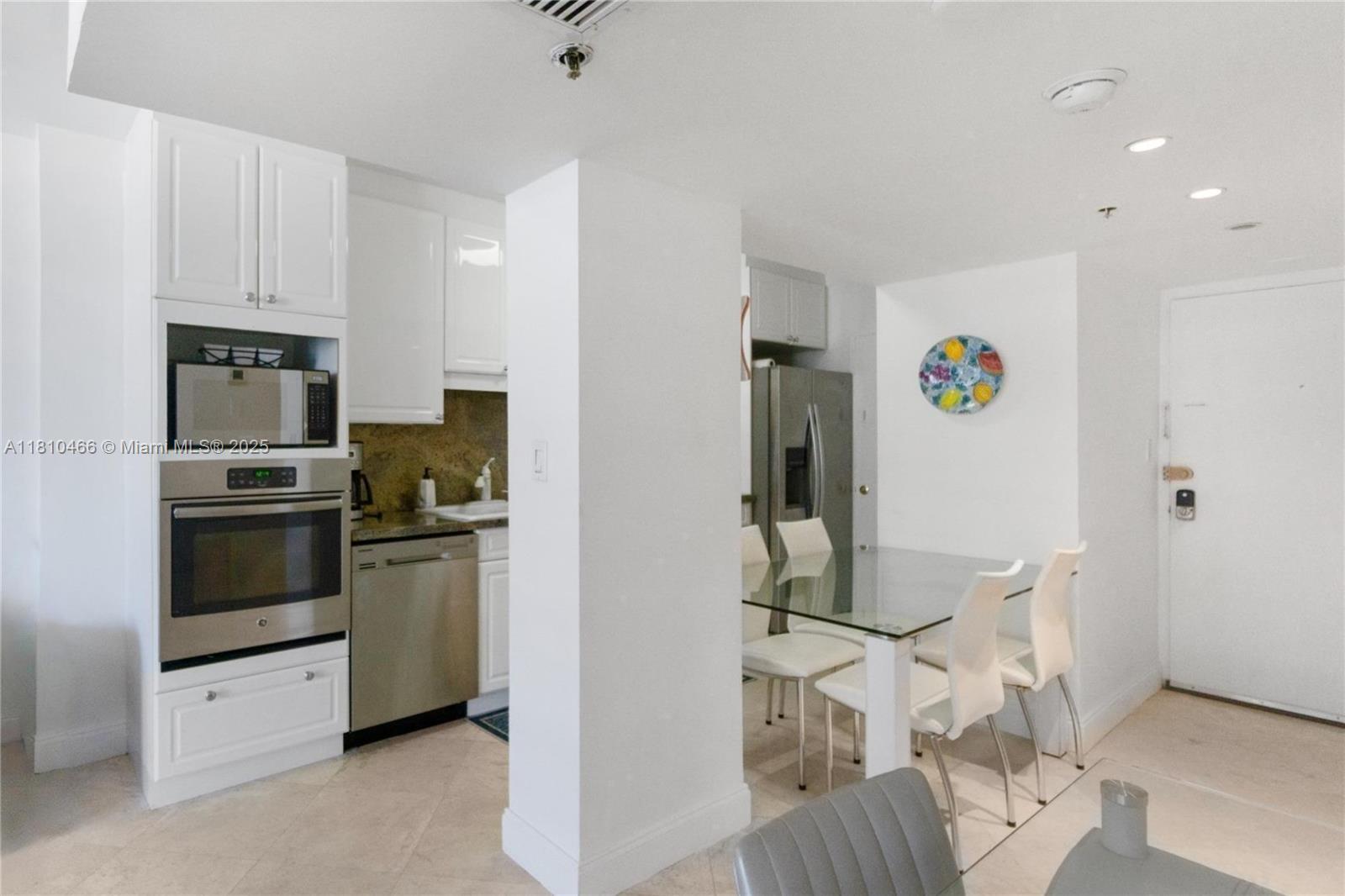 THE DECOPLAGE CONDO - Residential Lease