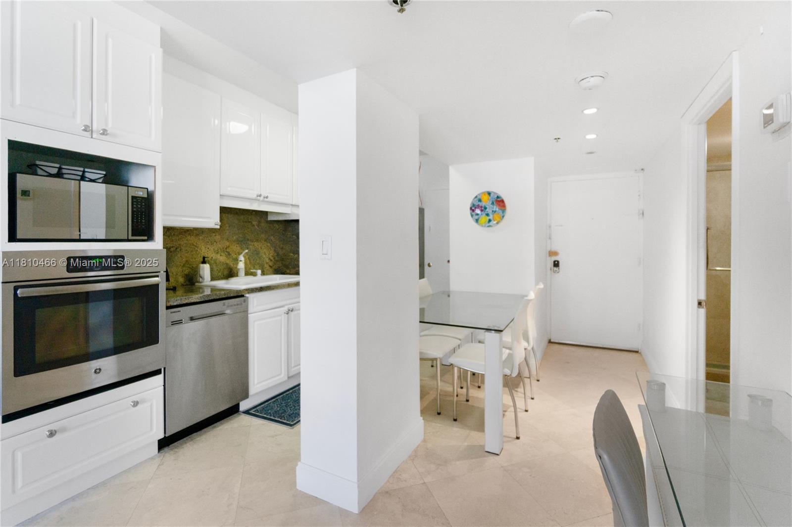 THE DECOPLAGE CONDO - Residential Lease