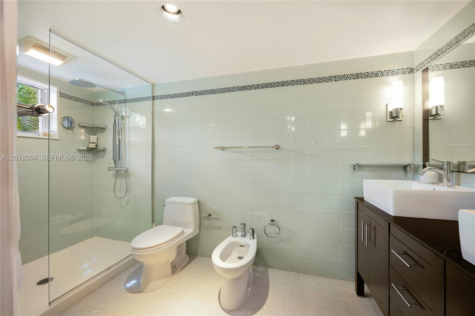 OAKGROVE CONDO - Residential