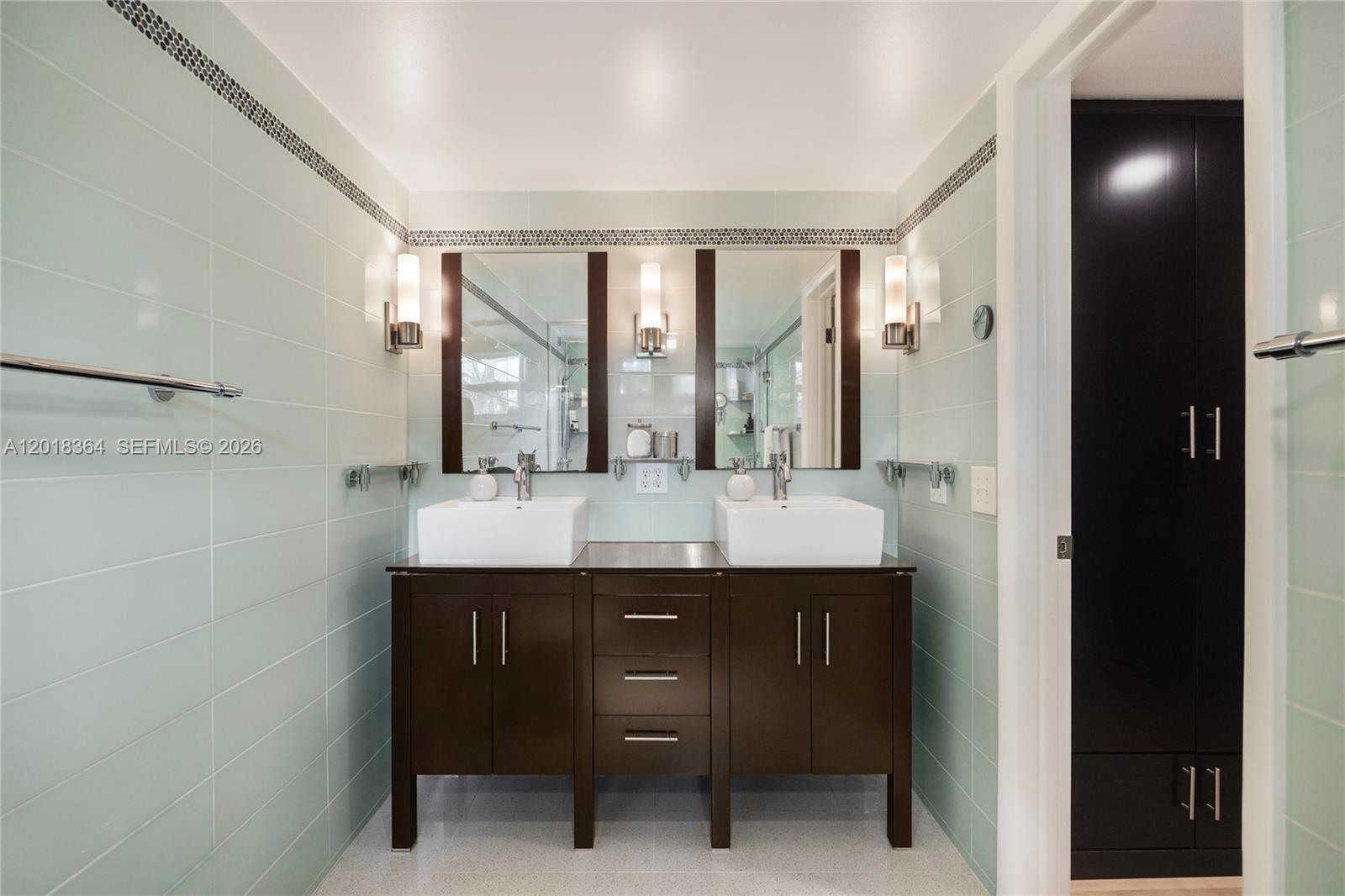 OAKGROVE CONDO - Residential