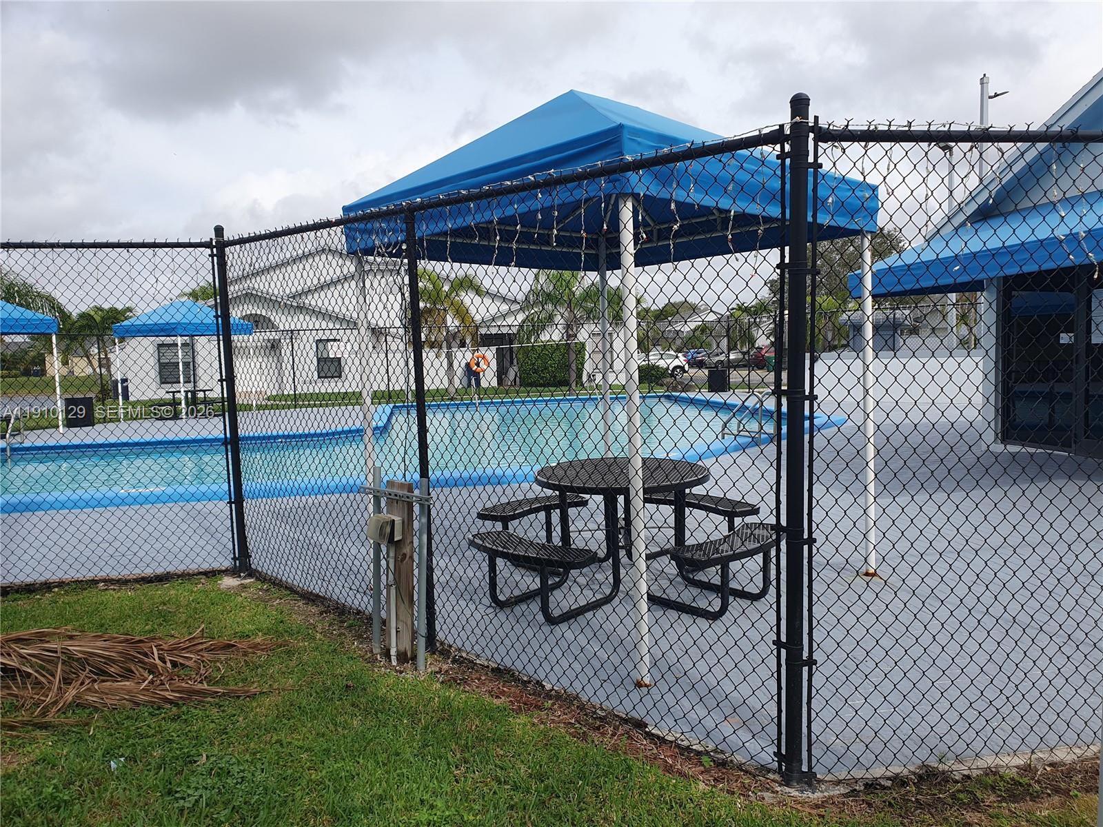 WESTWIND LAKES GARDEN HOM - Residential