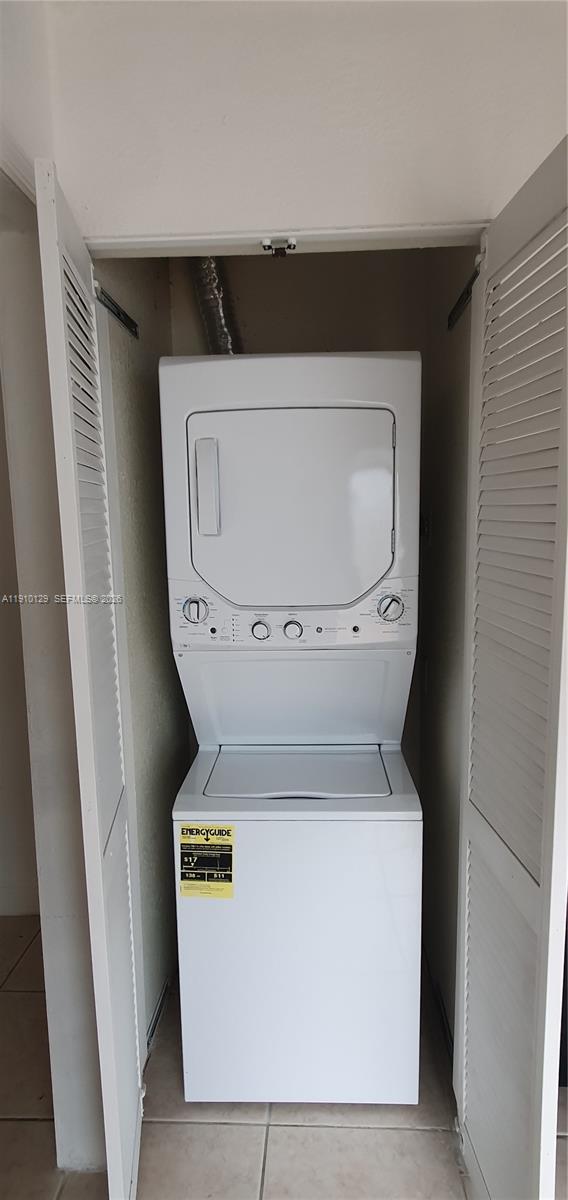 WESTWIND LAKES GARDEN HOM - Residential