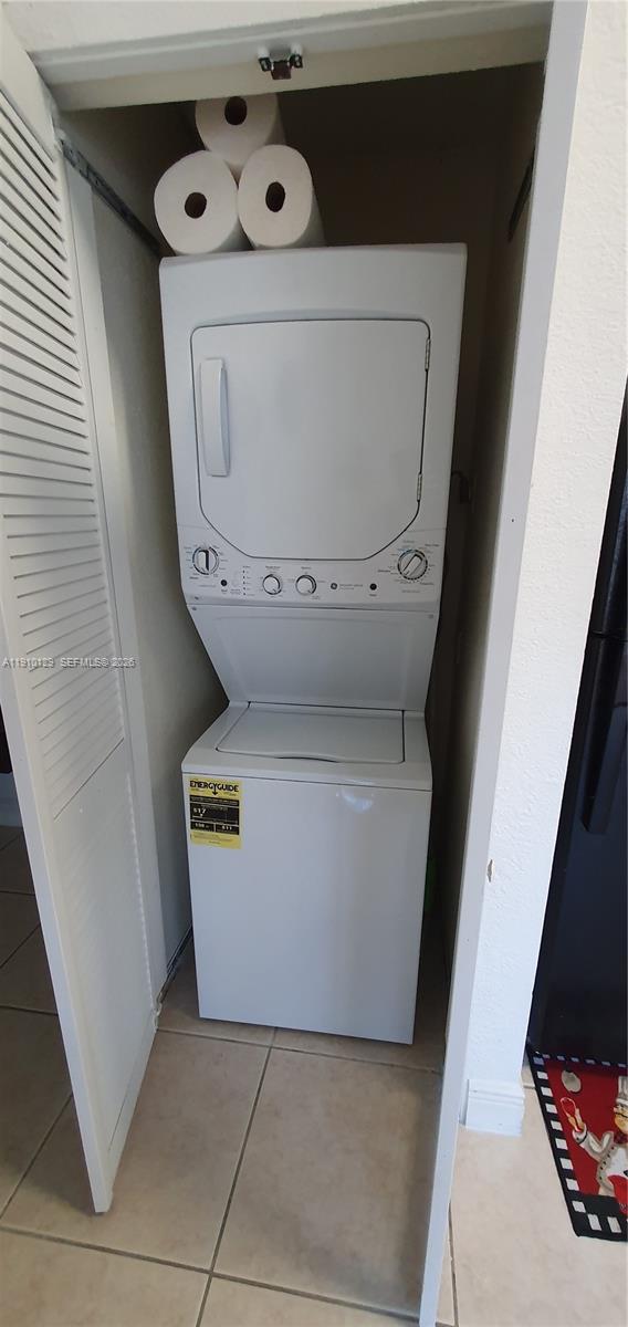 WESTWIND LAKES GARDEN HOM - Residential