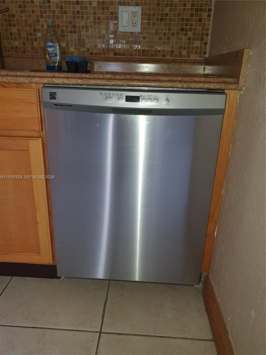 WESTWIND LAKES GARDEN HOM - Residential