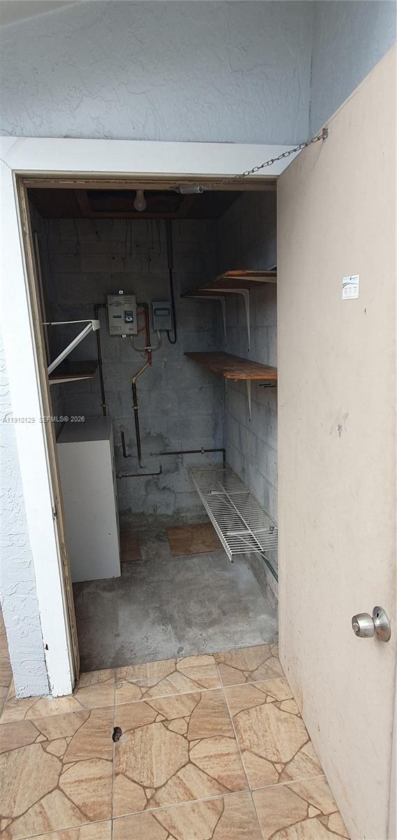 WESTWIND LAKES GARDEN HOM - Residential