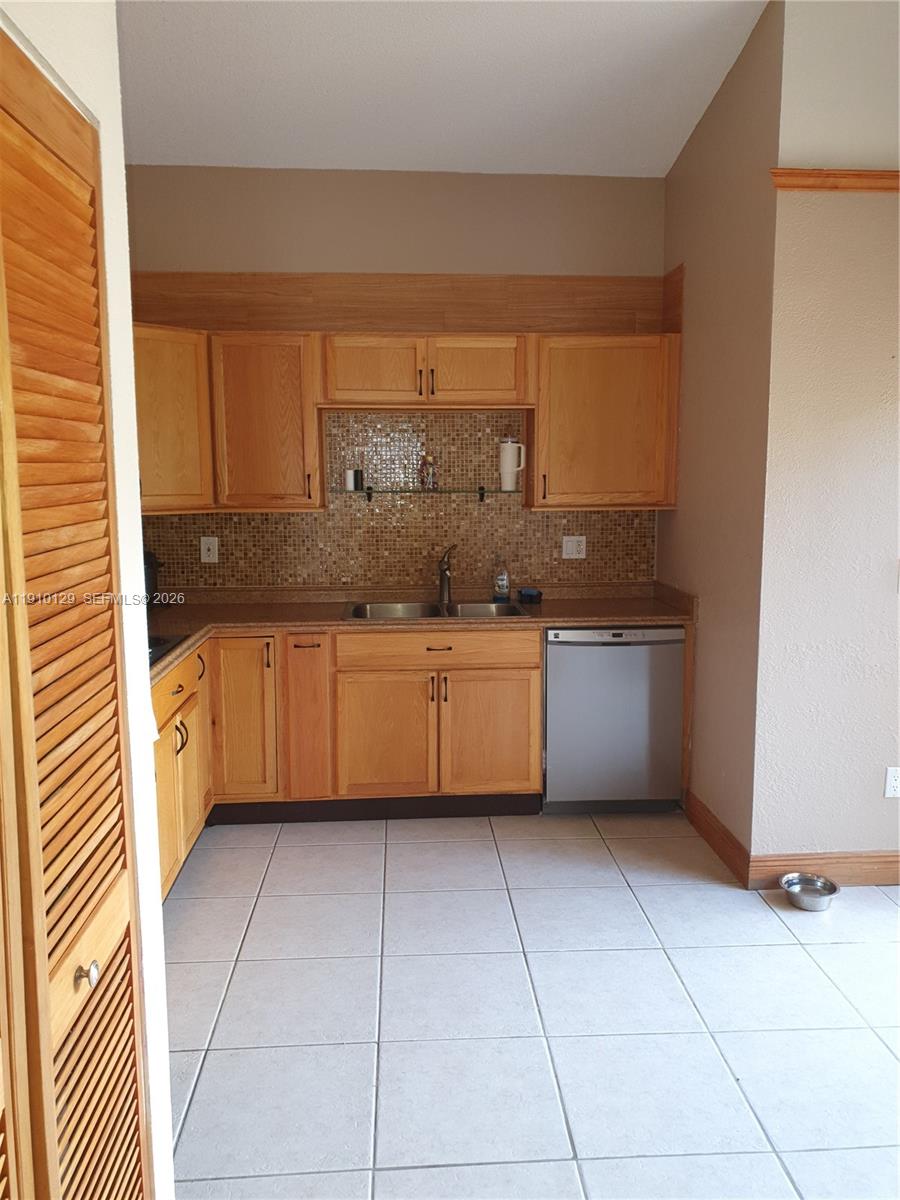 WESTWIND LAKES GARDEN HOM - Residential