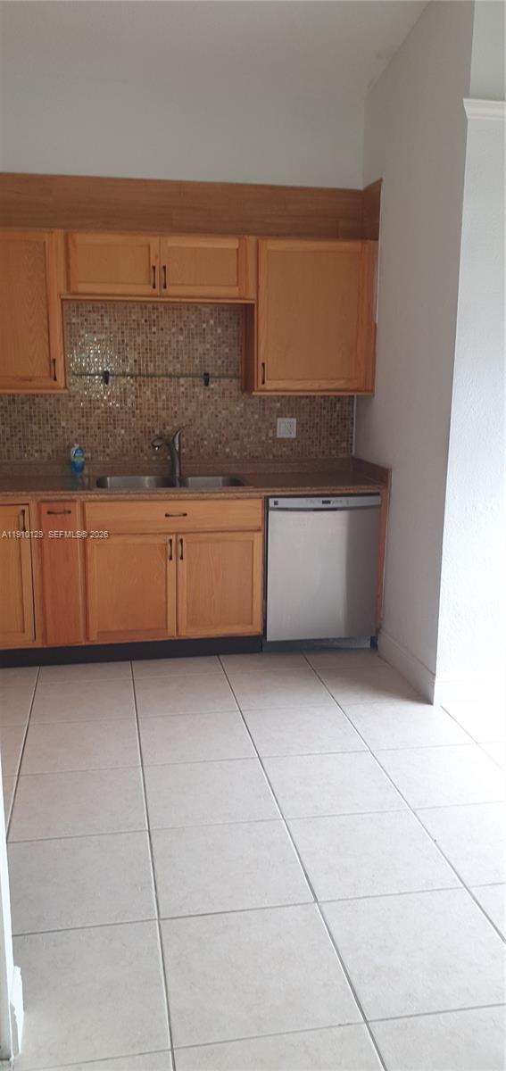 WESTWIND LAKES GARDEN HOM - Residential