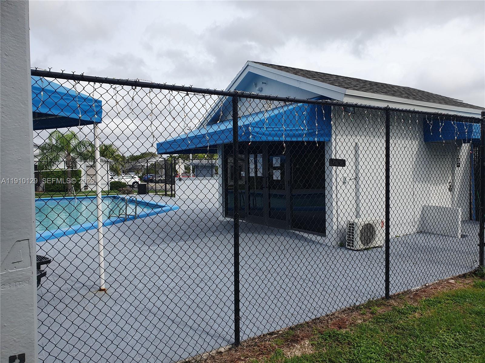 WESTWIND LAKES GARDEN HOM - Residential