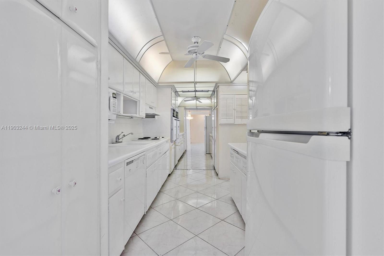 CORAL SEA TOWERS CO-OP - Residential