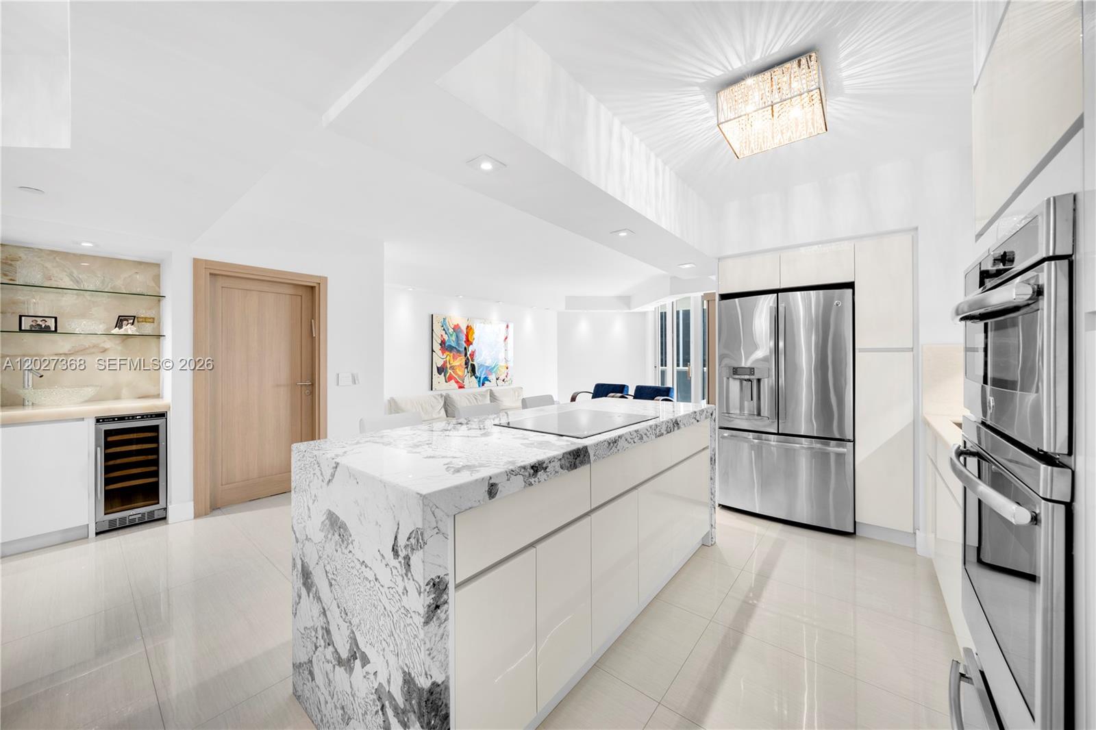 4779 Collins Ave 908