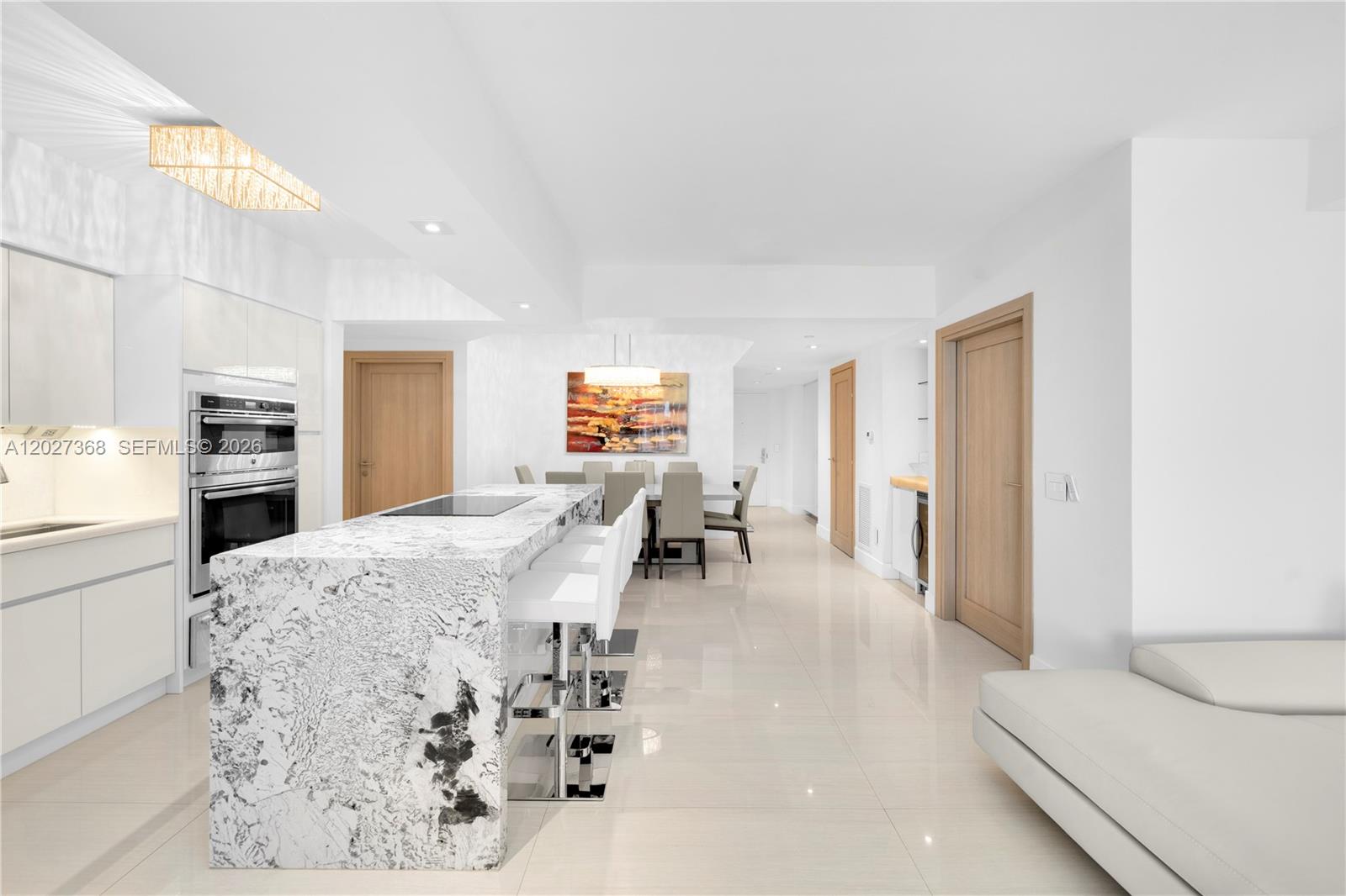 4779 Collins Ave 908