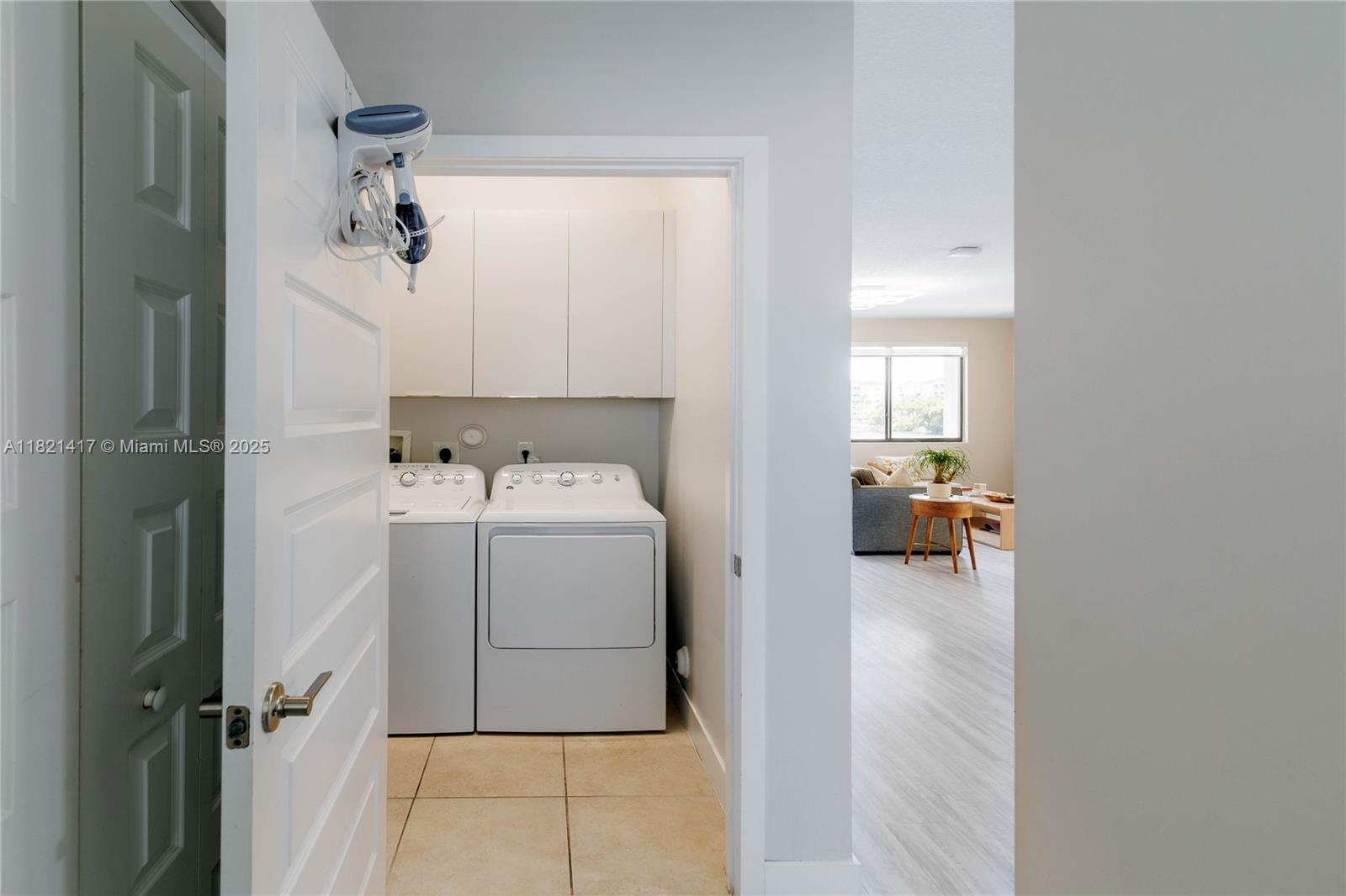 DOWNTOWN DORAL SOUTH PHAS - Residential Lease