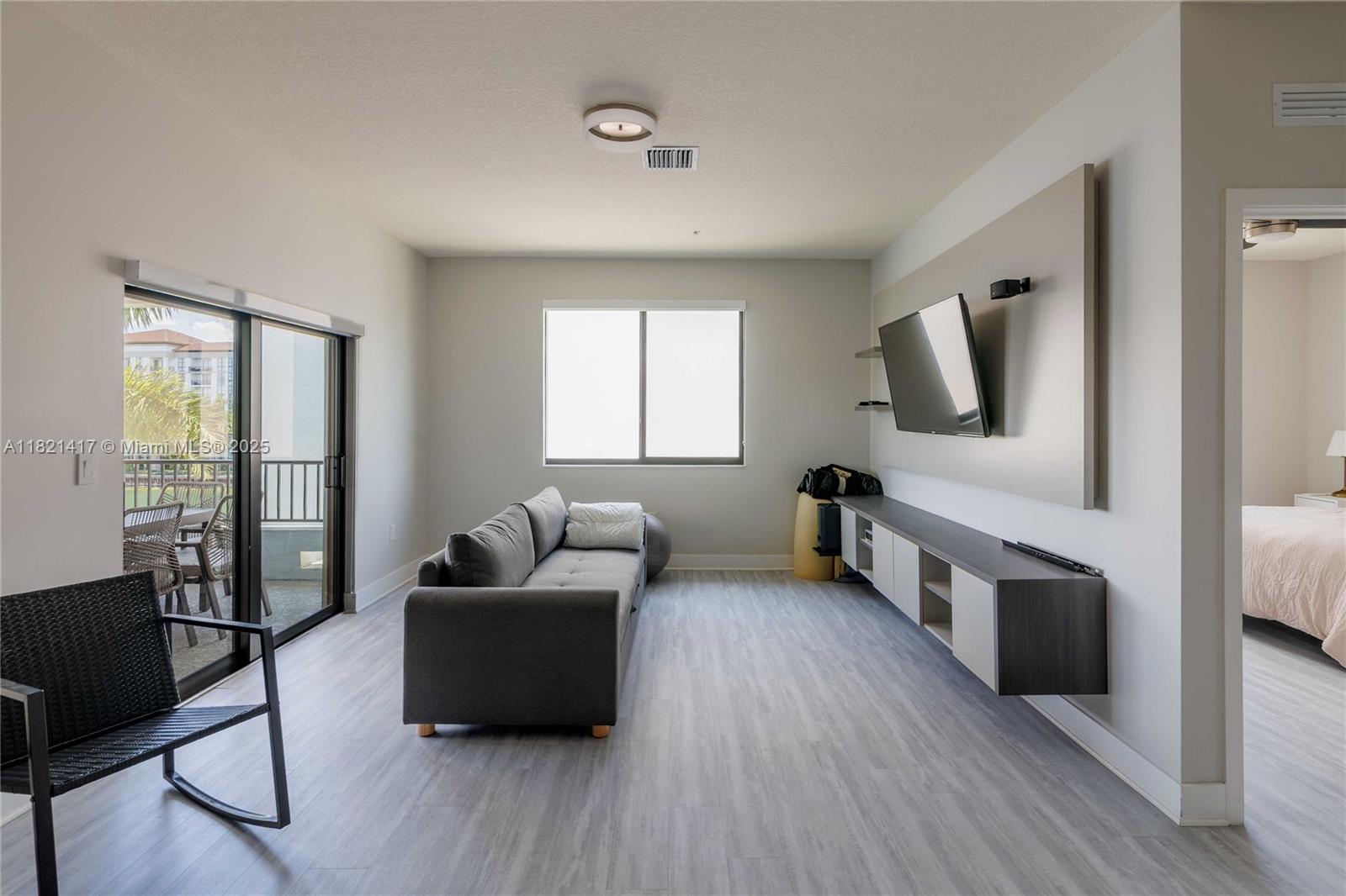 DOWNTOWN DORAL SOUTH PHAS - Residential Lease