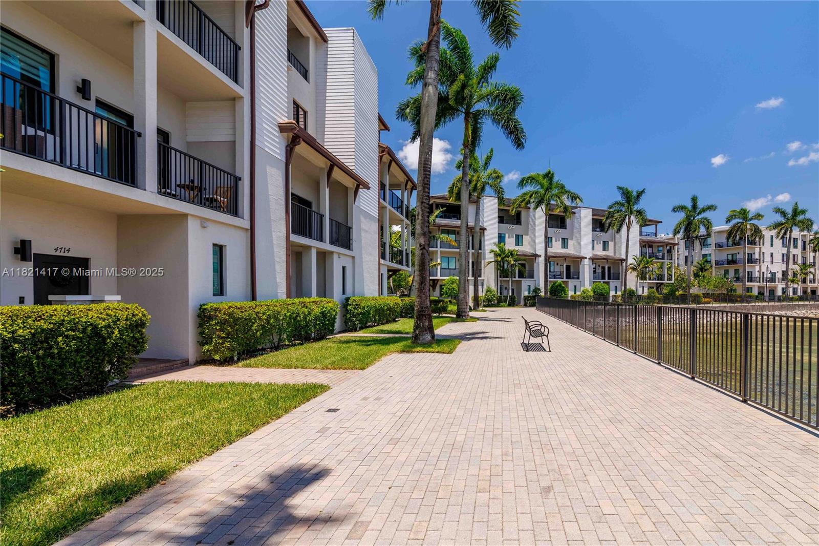 DOWNTOWN DORAL SOUTH PHAS - Residential Lease