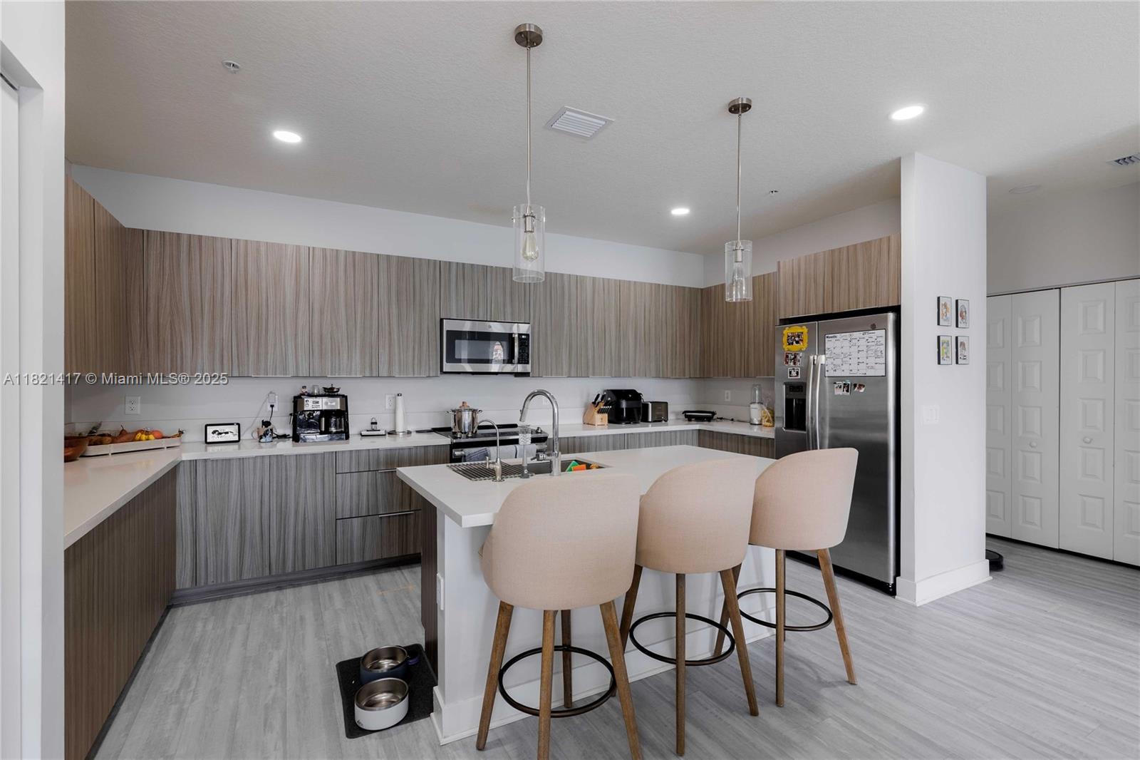 DOWNTOWN DORAL SOUTH PHAS - Residential Lease