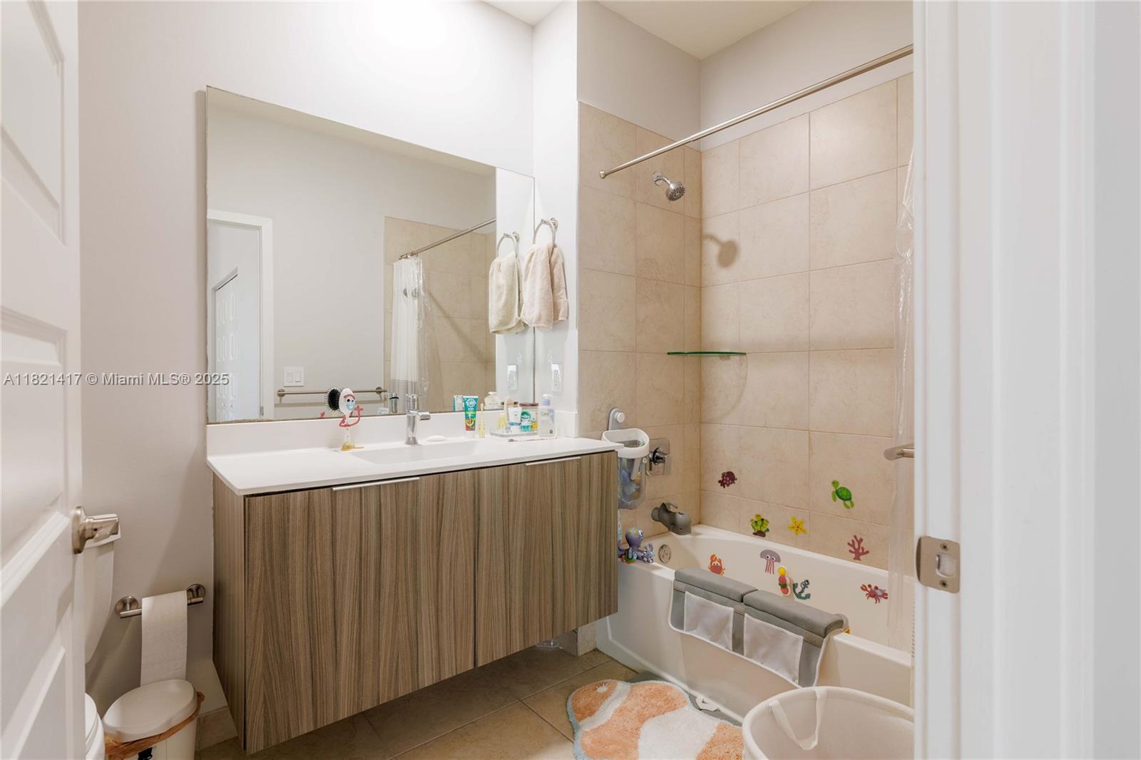 DOWNTOWN DORAL SOUTH PHAS - Residential Lease