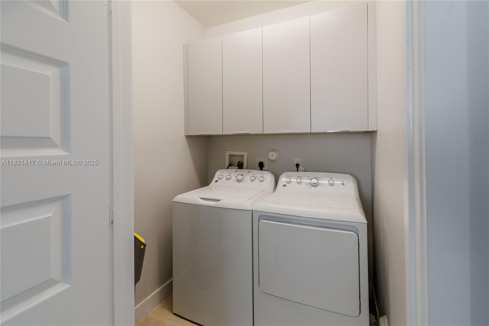 DOWNTOWN DORAL SOUTH PHAS - Residential Lease