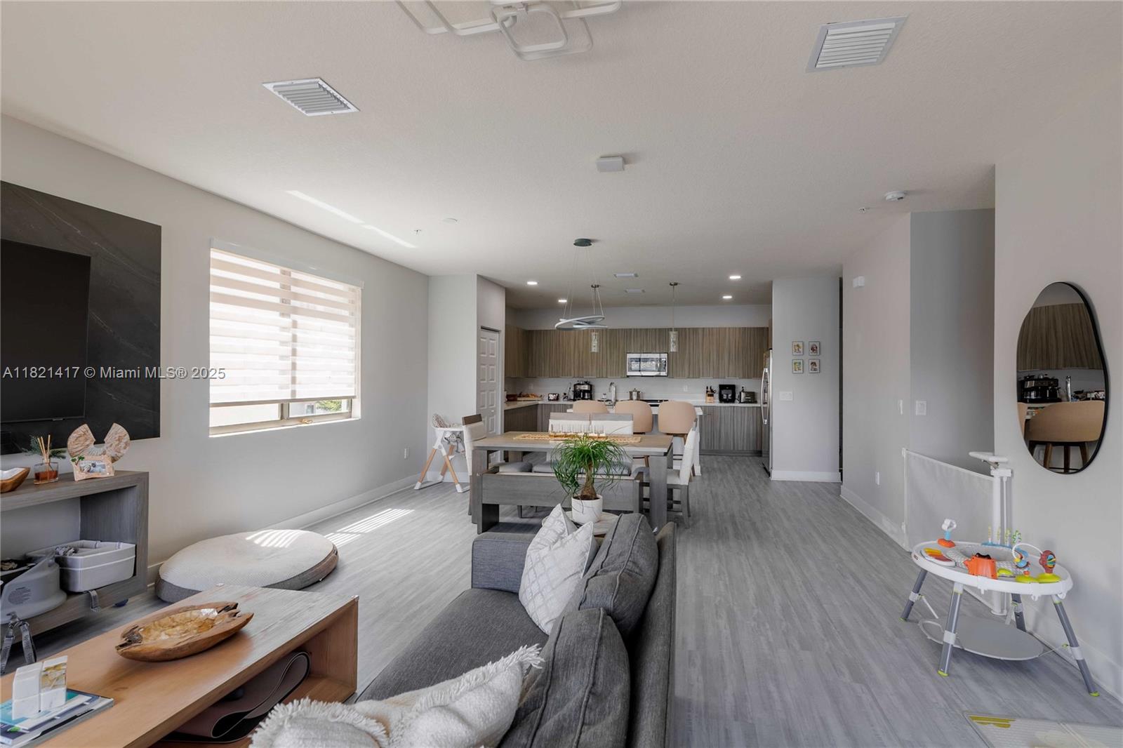 DOWNTOWN DORAL SOUTH PHAS - Residential Lease