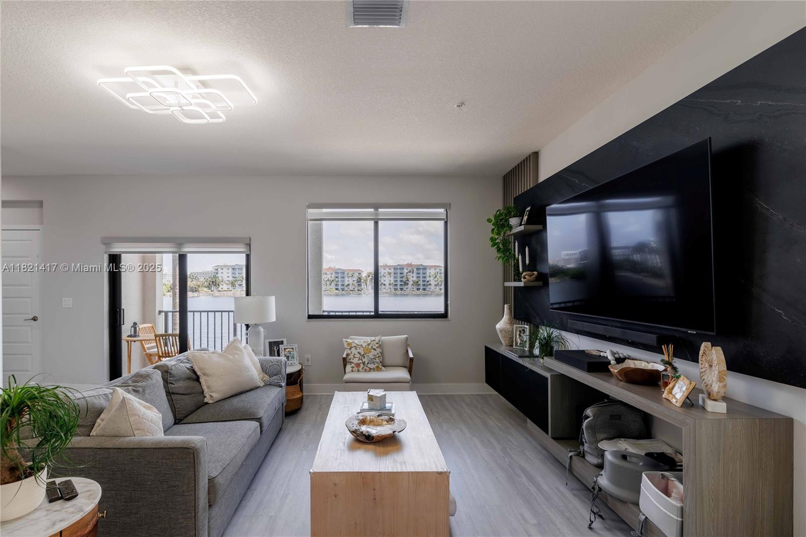 DOWNTOWN DORAL SOUTH PHAS - Residential Lease