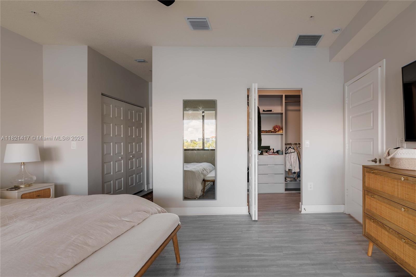 DOWNTOWN DORAL SOUTH PHAS - Residential Lease