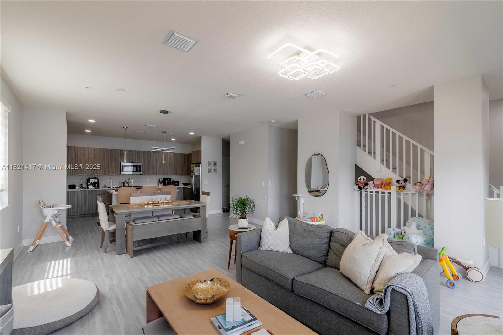 DOWNTOWN DORAL SOUTH PHAS - Residential Lease