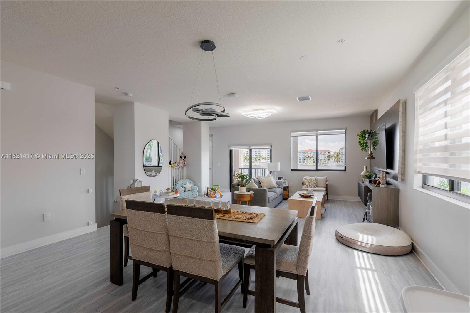 DOWNTOWN DORAL SOUTH PHAS - Residential Lease