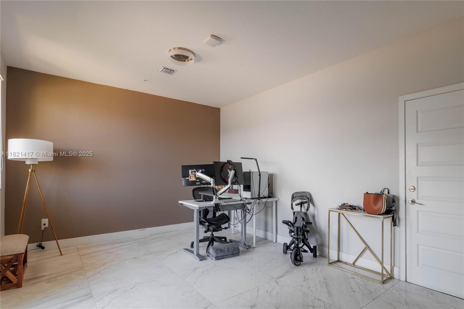 DOWNTOWN DORAL SOUTH PHAS - Residential Lease