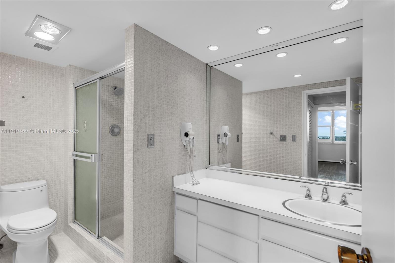 ISLAND HOUSE APT INC - CO - Residential