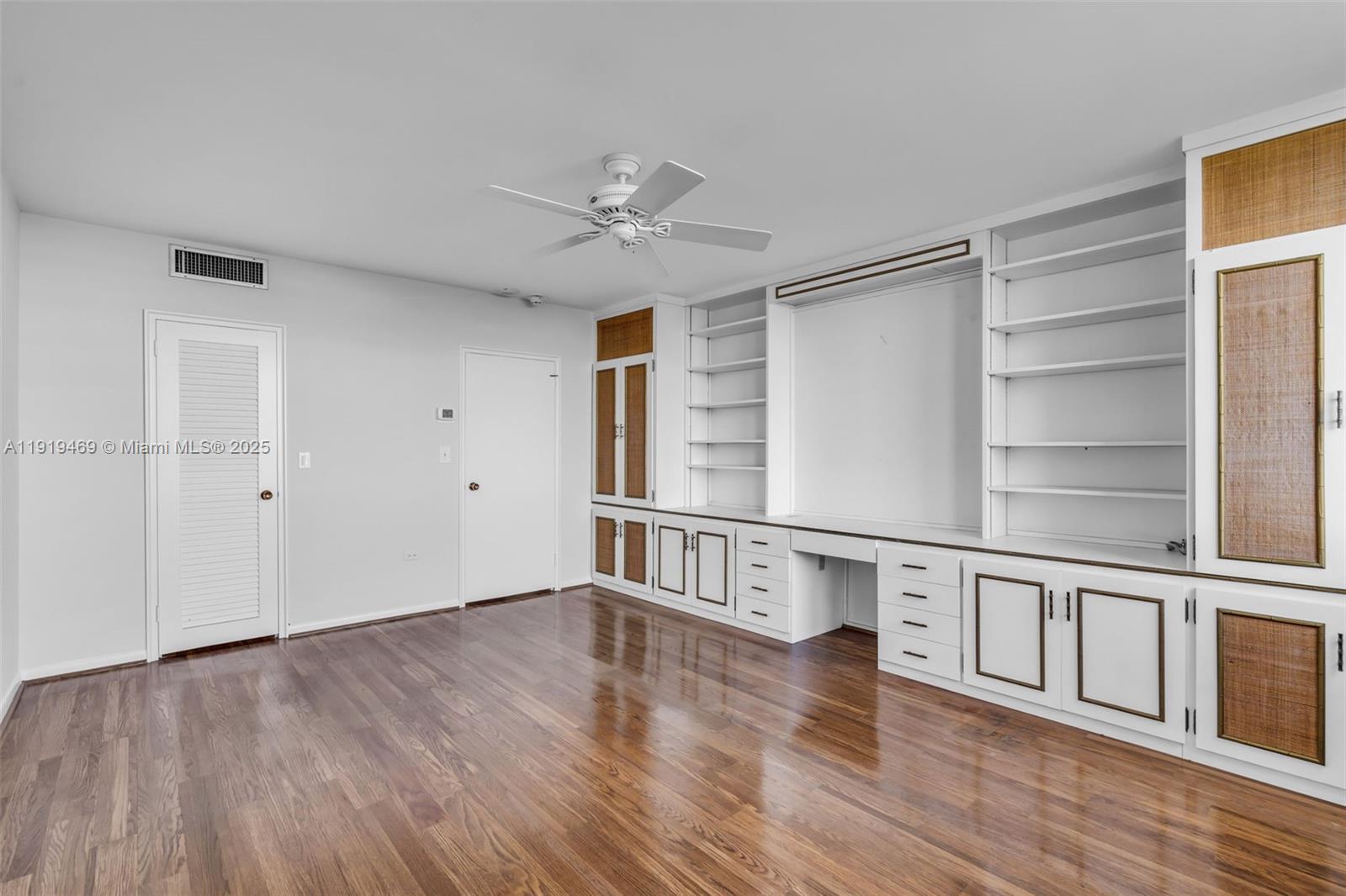 ISLAND HOUSE APT INC - CO - Residential