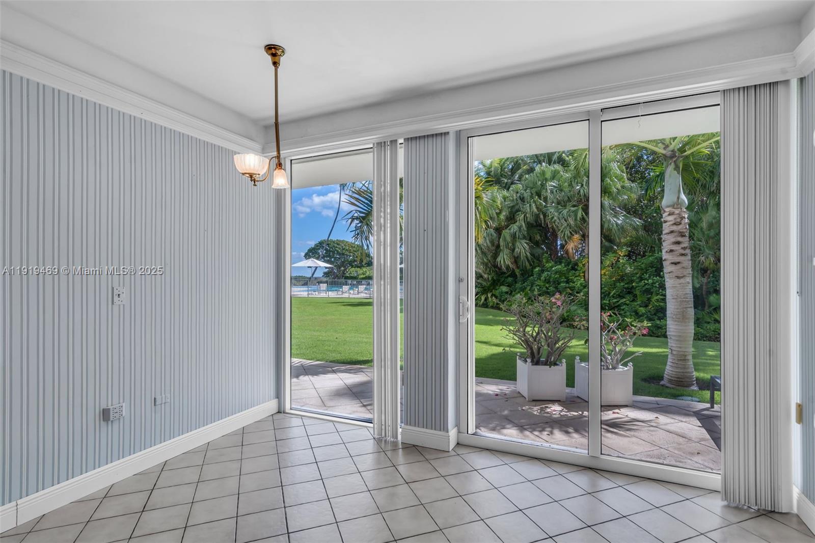 ISLAND HOUSE APT INC - CO - Residential