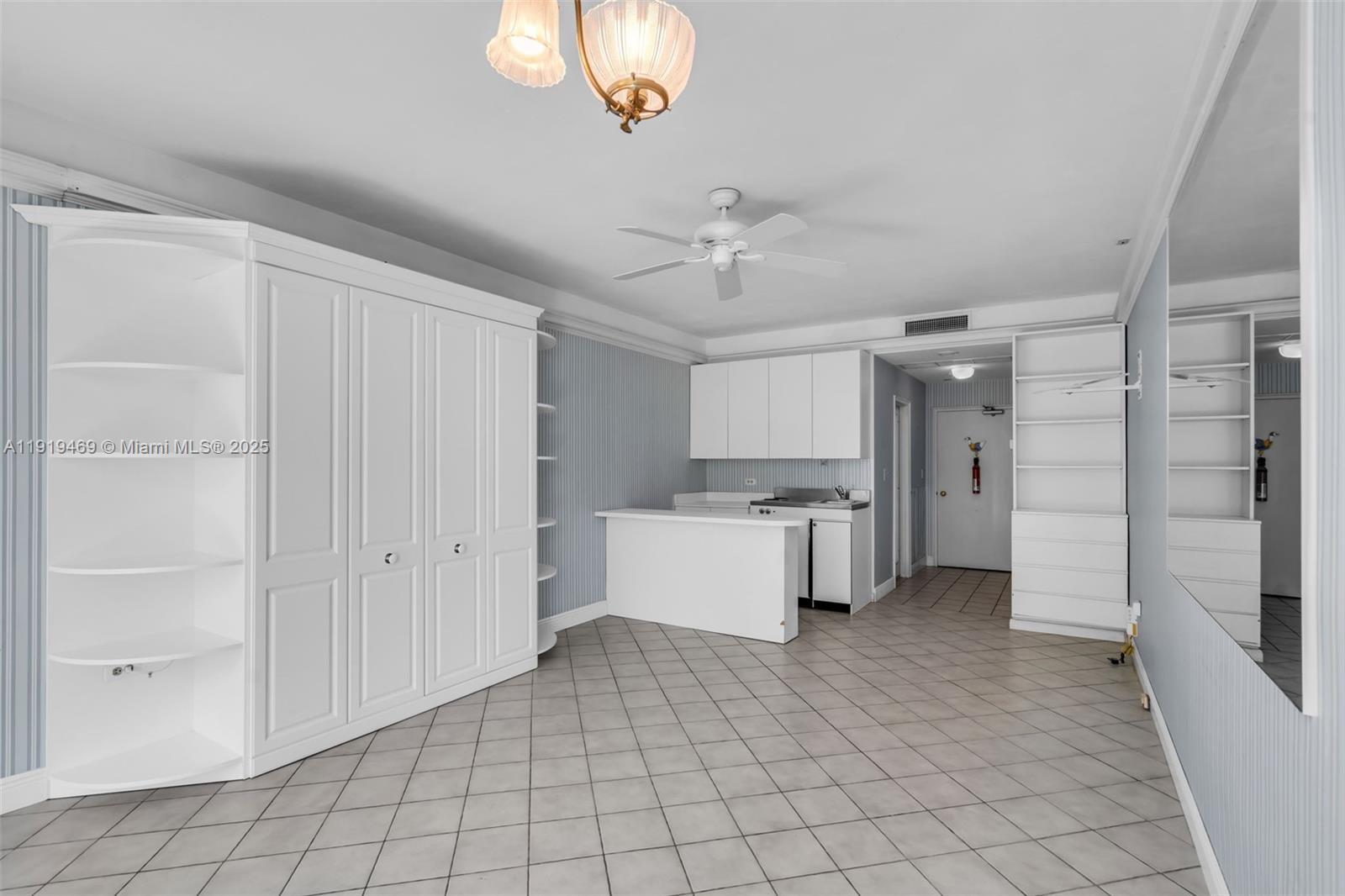 ISLAND HOUSE APT INC - CO - Residential