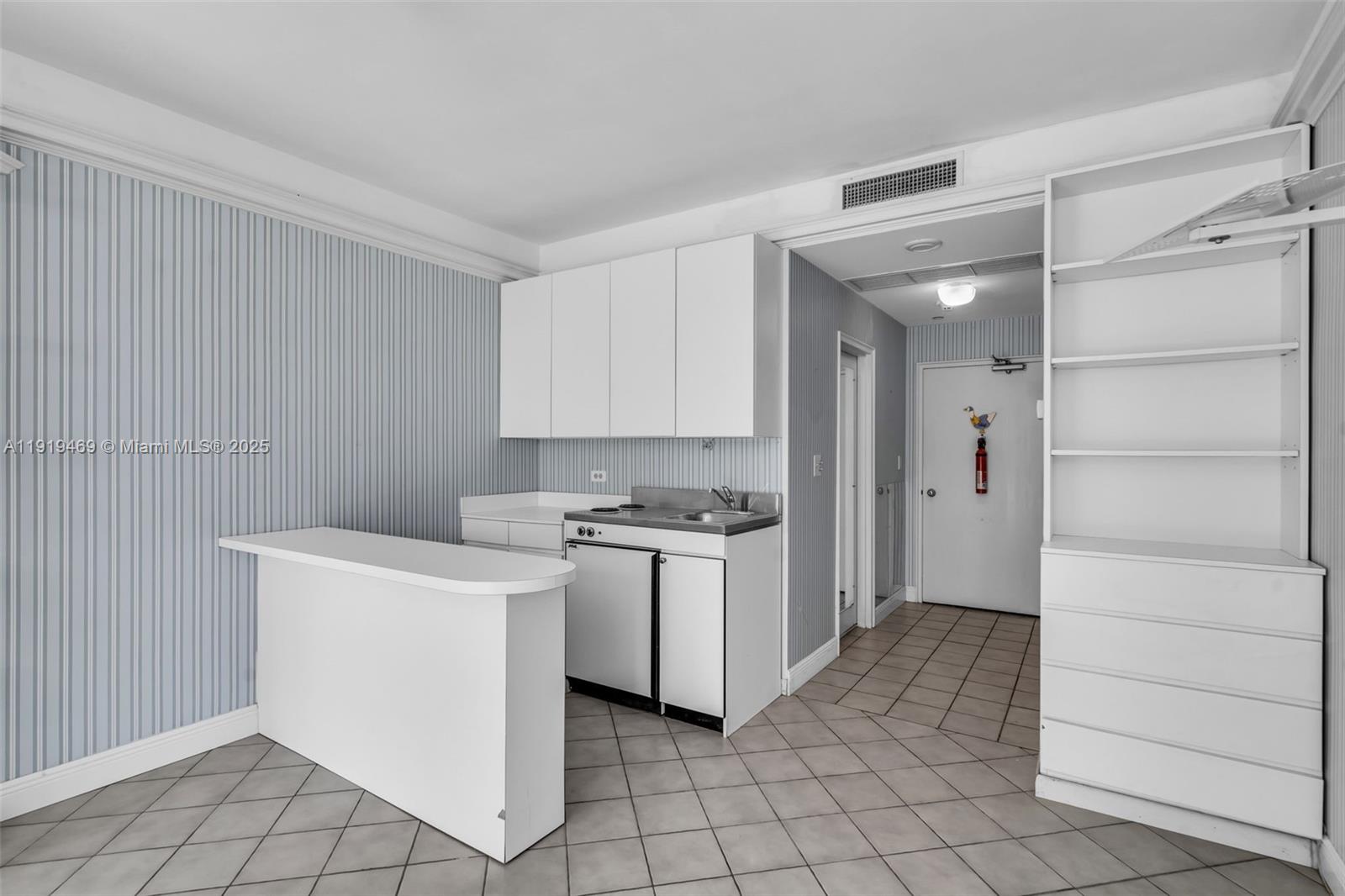 ISLAND HOUSE APT INC - CO - Residential