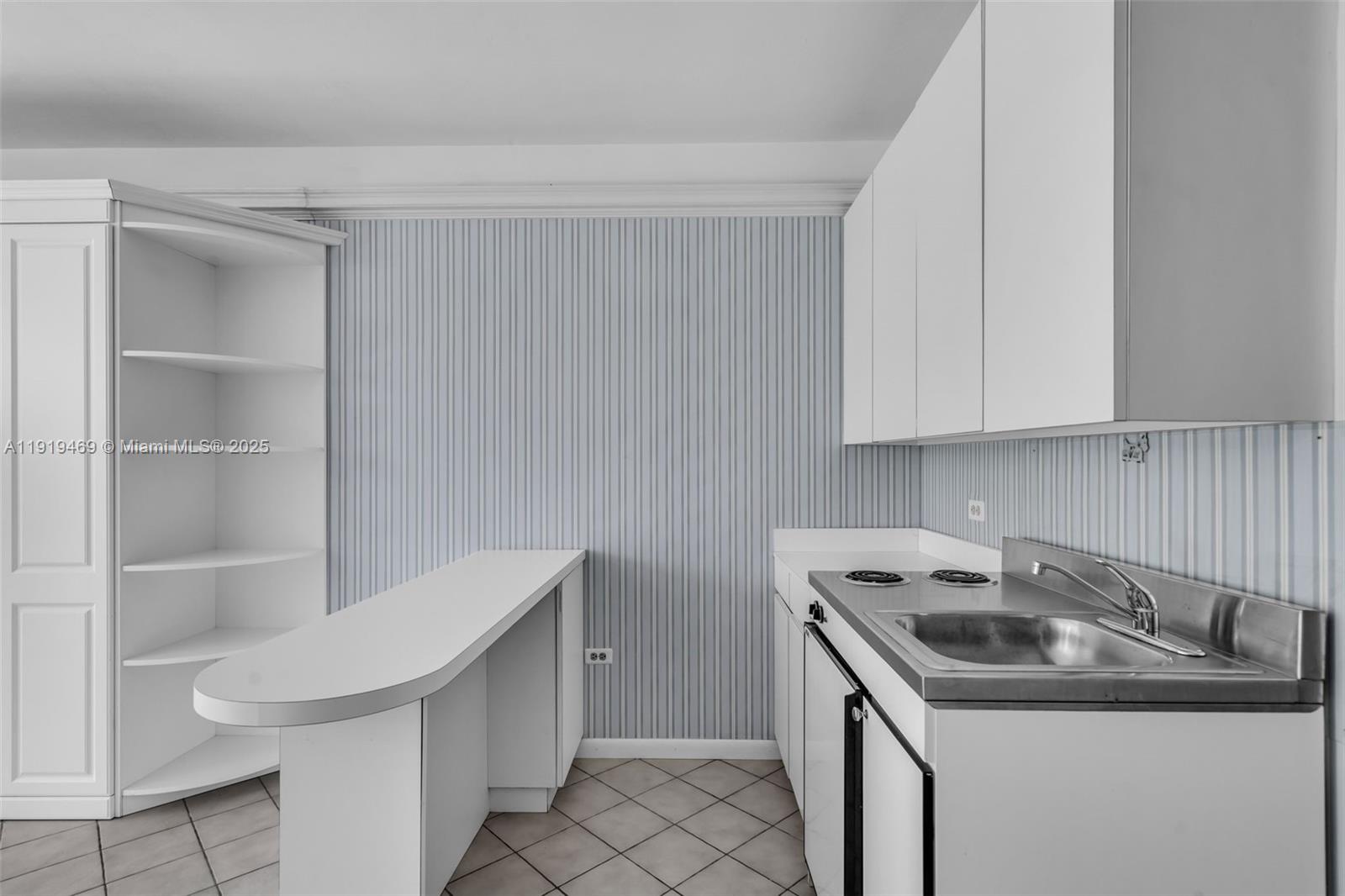 ISLAND HOUSE APT INC - CO - Residential