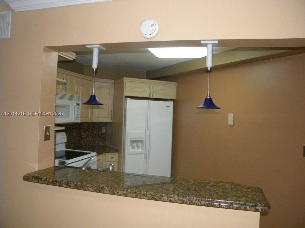 WEST FONTAINE CONDO - Residential Lease
