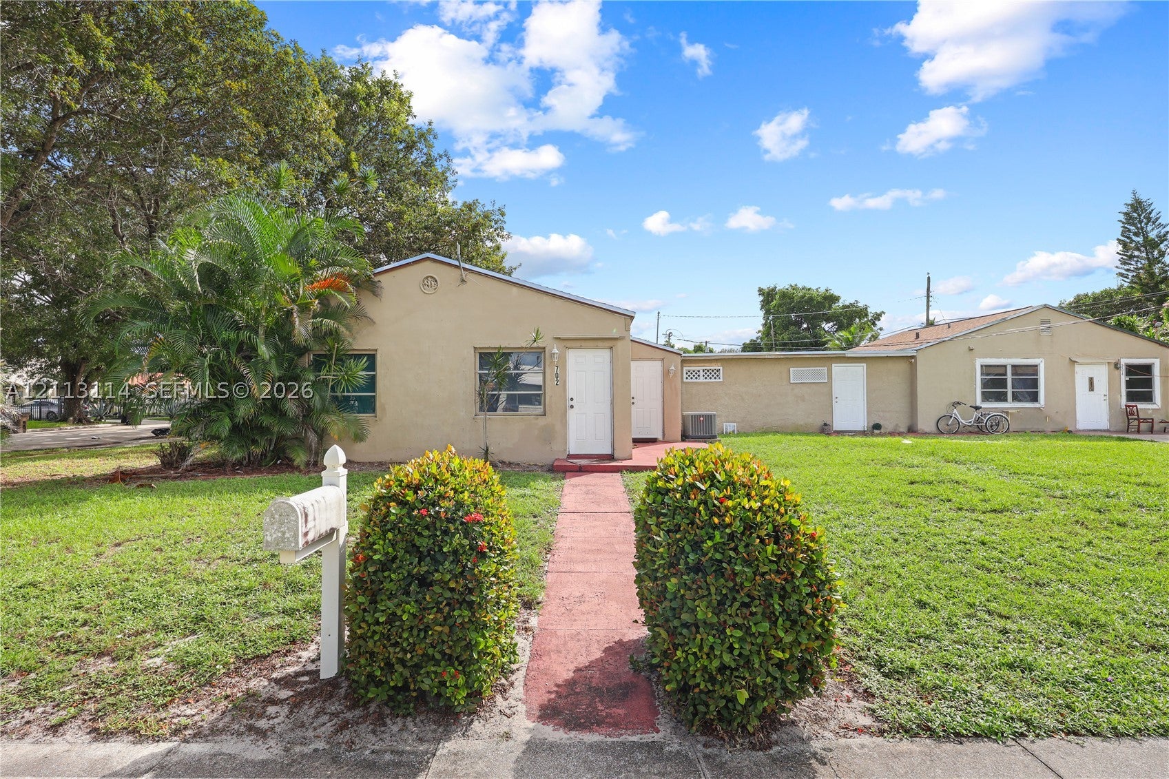 702 Fernwood Dr