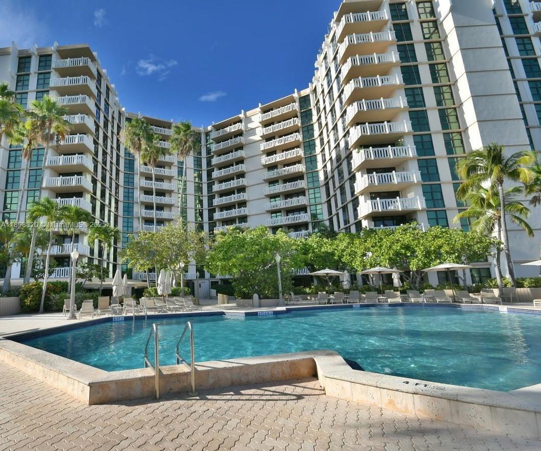 TOWERS OF KEY BISCAYNE CO - Residential