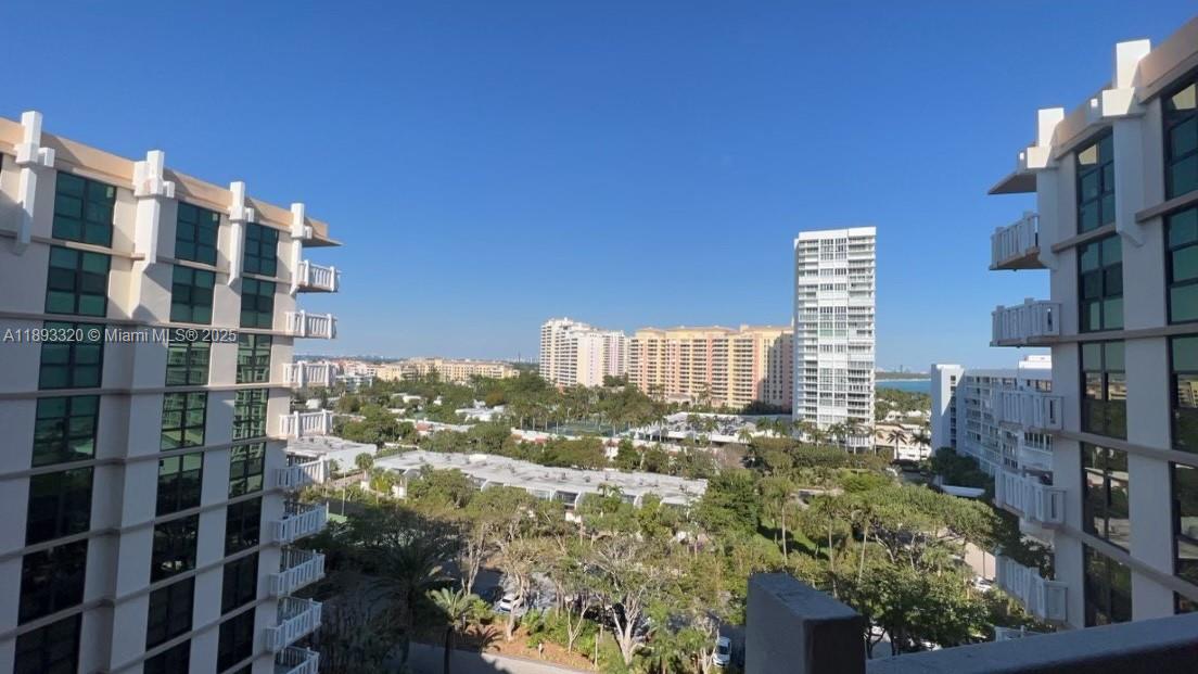 TOWERS OF KEY BISCAYNE CO - Residential