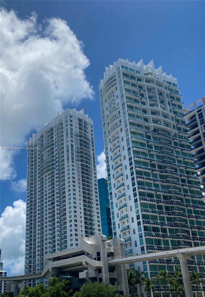 Beautiful corner unit at Brickell on the River with direct water views, 3 bed/ 2.5 baths, stainless steel appliances, marble baths, split floor plan. All the amenities, pool, gym, concierge, party room and more.