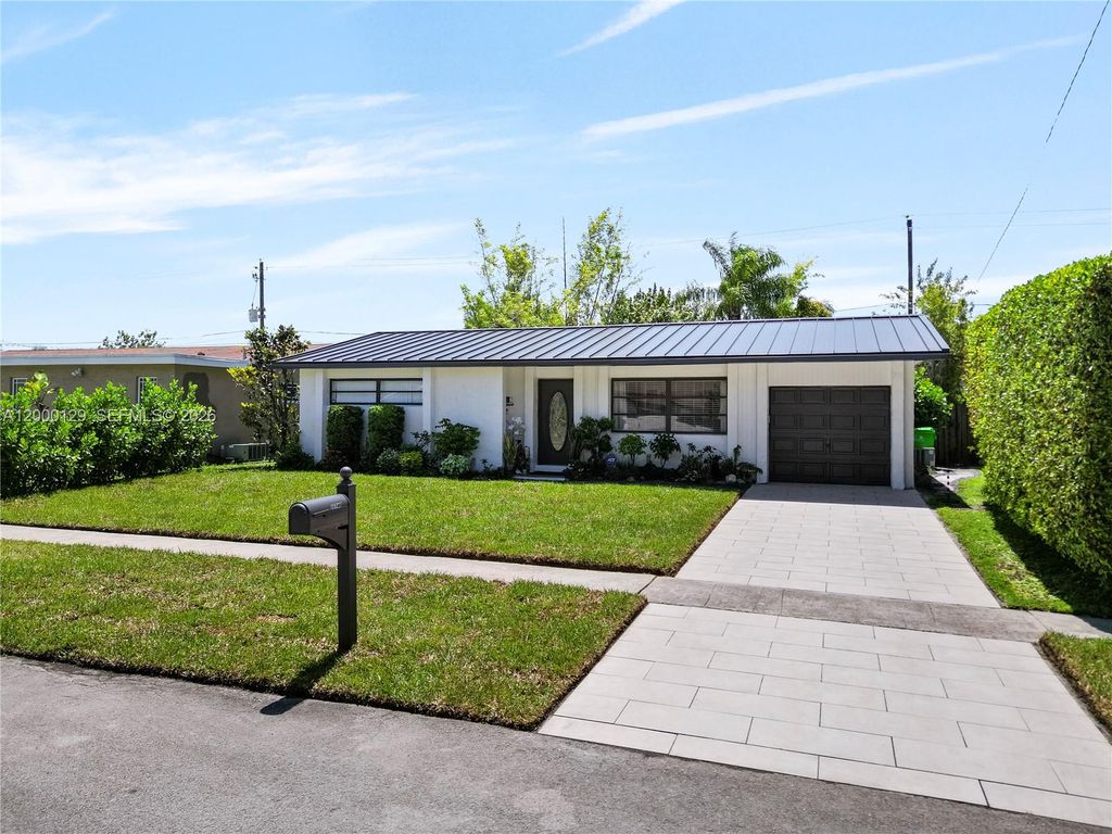 Photo of 11740 NW 33rd St, Sunrise, FL 33323 (MLS # A12000129)