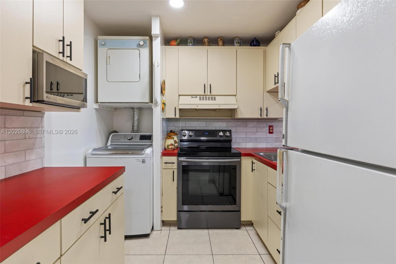 GOLDEN GATE CONDO PHASE I - Residential
