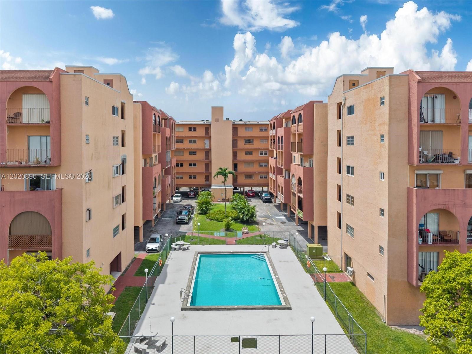 GOLDEN GATE CONDO PHASE I - Residential