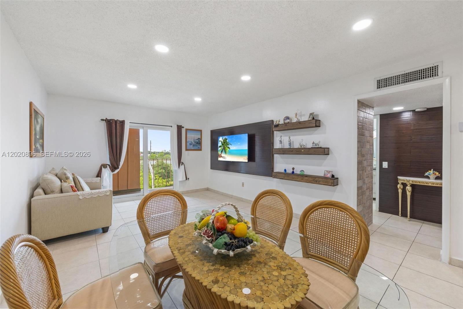 GOLDEN GATE CONDO PHASE I - Residential