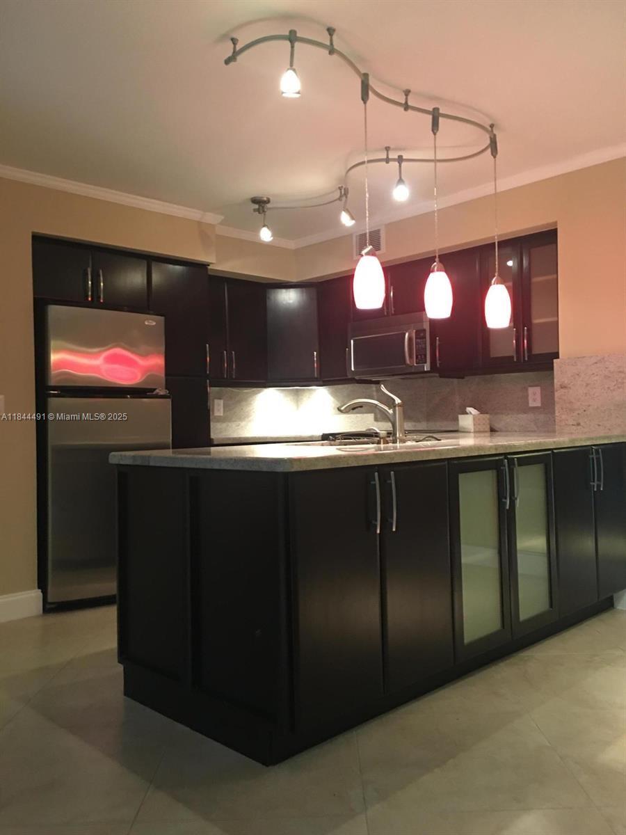 1733 Village Blvd 108, West Palm Beach, FL, 33409/$265,000 1 1733 Village Blvd 108