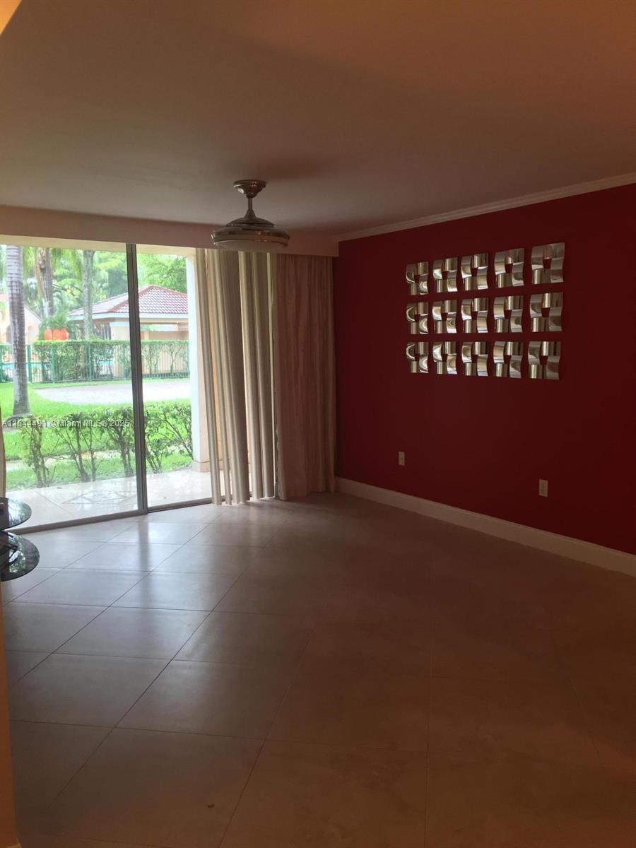 1733 Village Blvd 108, West Palm Beach, FL, 33409/$265,000 3 1733 Village Blvd 108